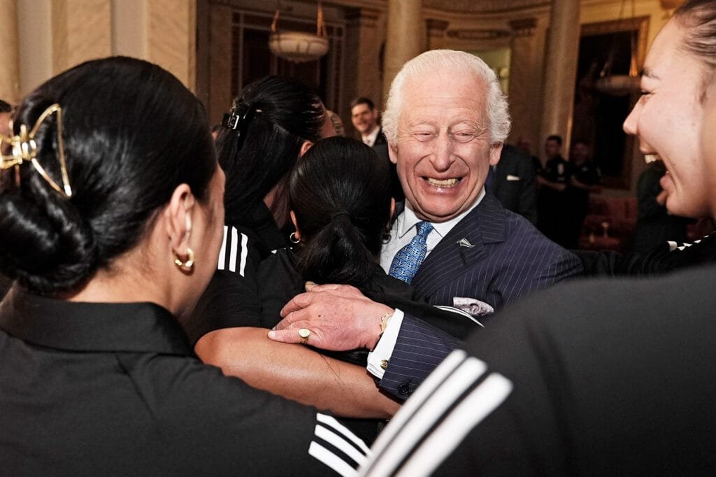 King Charles III Smiles During Healing Hug From New Zealand Rugby Team 1 aeVGuI