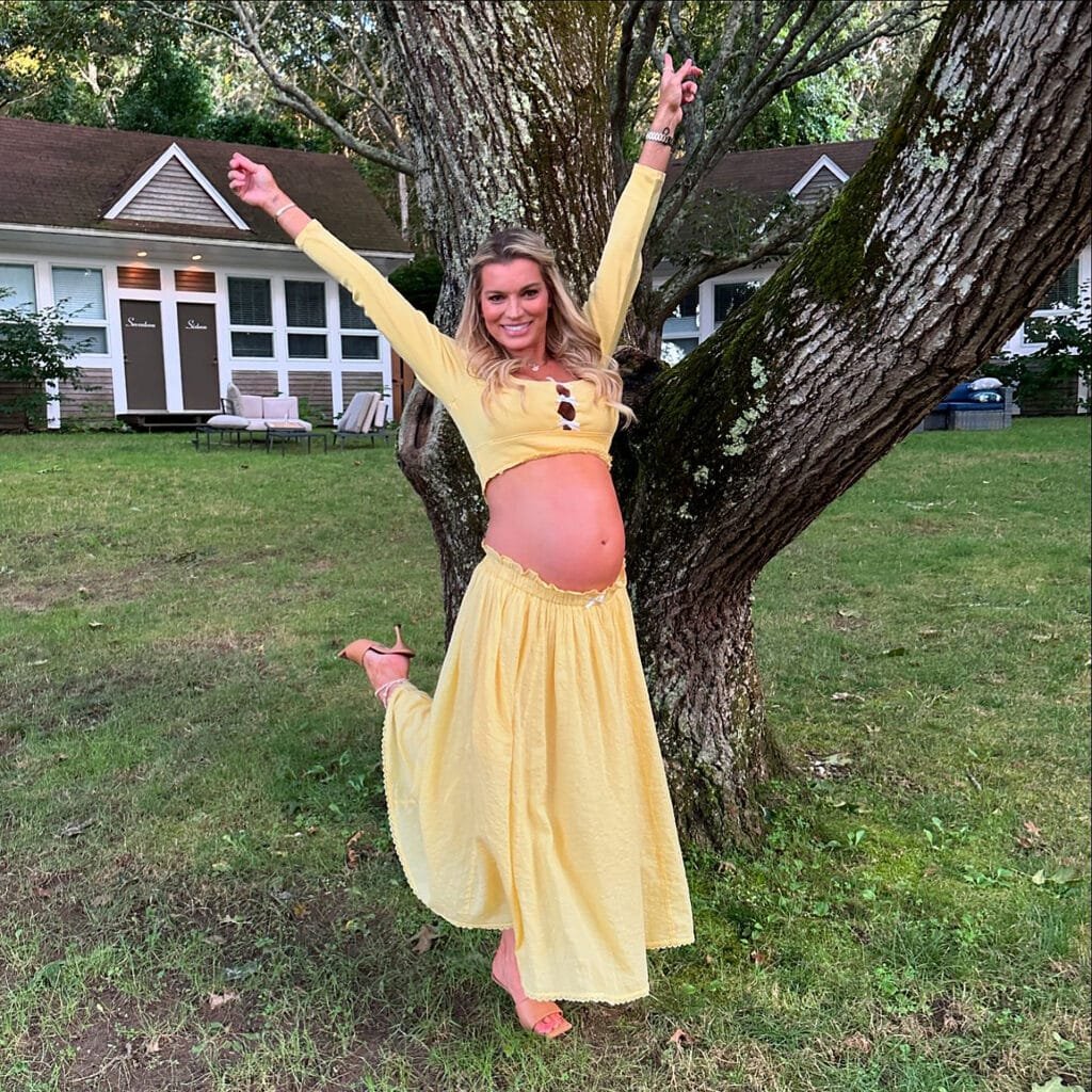 Pregnant Summer House Star Lindsay Hubbard Celebrates Best Babymoon 01 2024 Q96Iiy