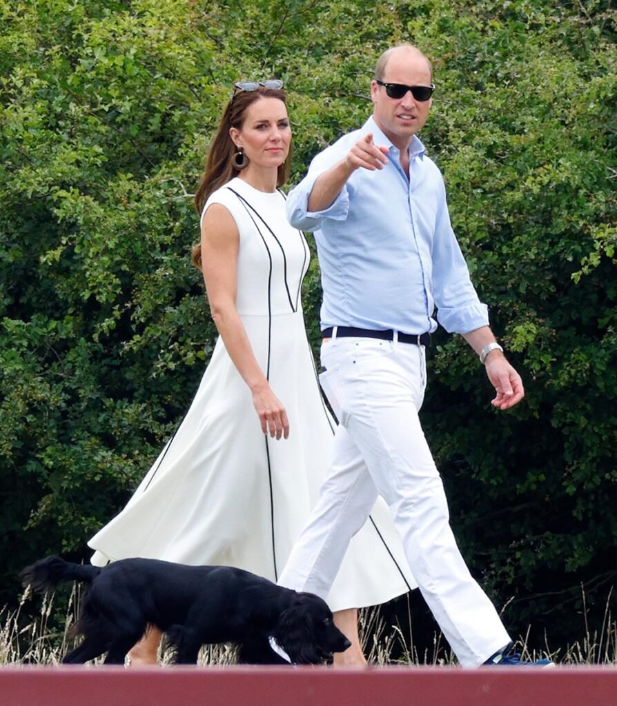 2 Prince William and Kate Middleton Let Their Dog Sleep in the Bed Just Like Us 0aw8KO