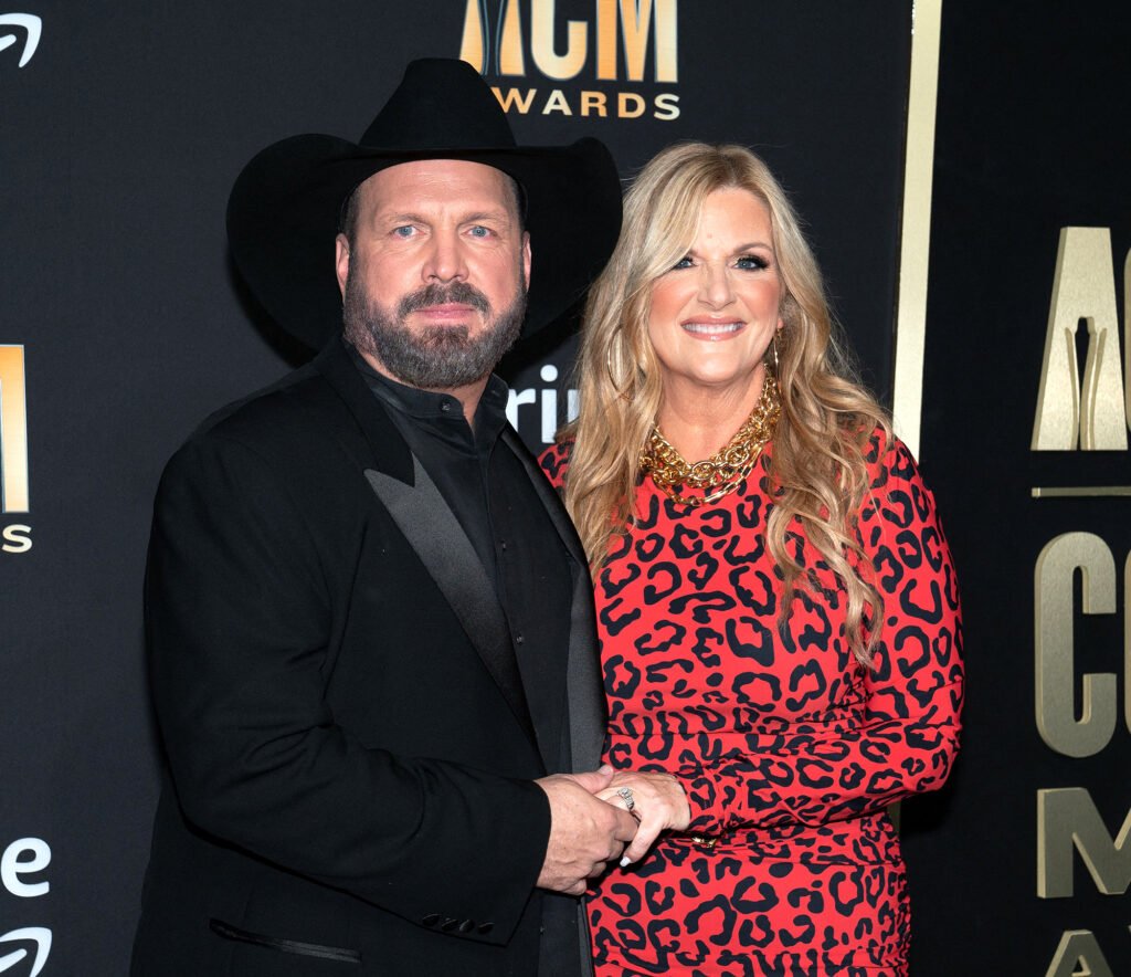 Garth Brooks Hairstylist Claims He Made Repeated Remarks About Having Threesome With Trisha Yearwood feature qfZVNQ