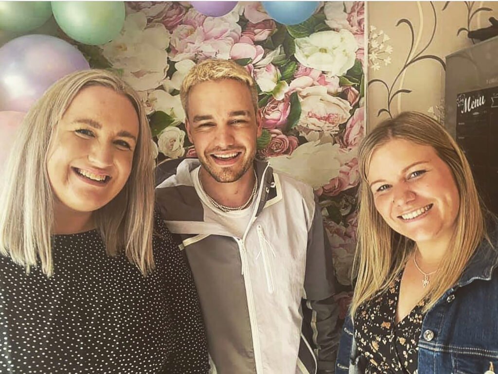 Liam Paynes Sister posts about his death 01 2024 bD0ig8